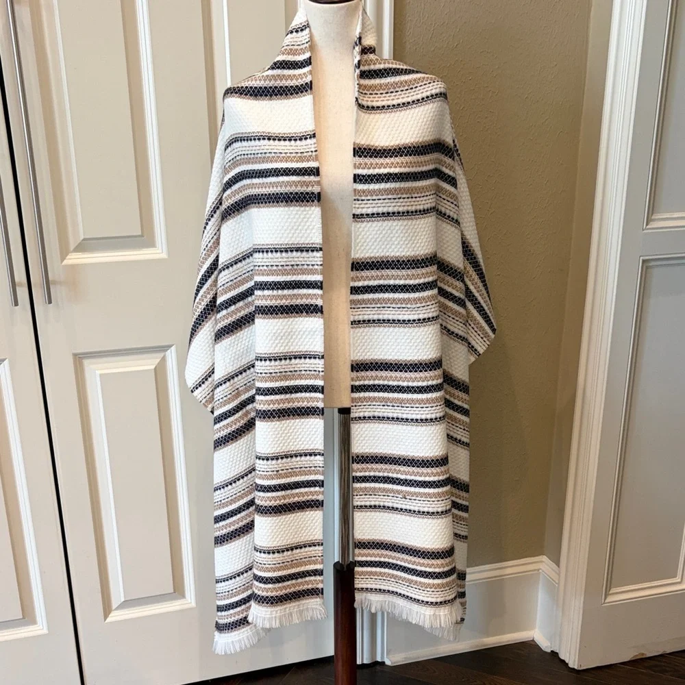 Ann Taylor Large Woven Blanket Scarf – Black, Tan & White 93